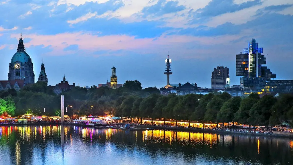 Blick über Hannover mit dem Maschsee