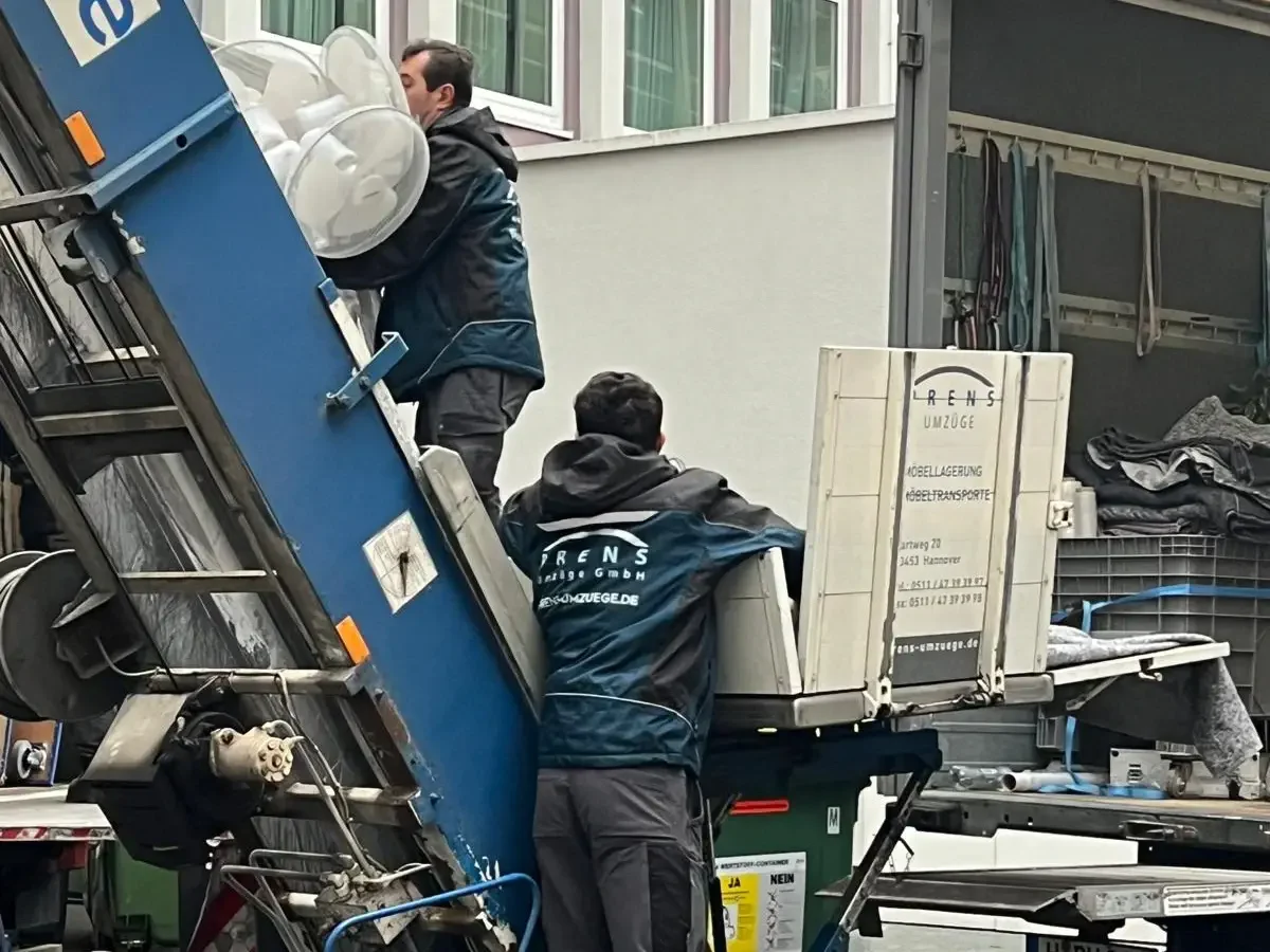 verpackungskartons wohnzimmer